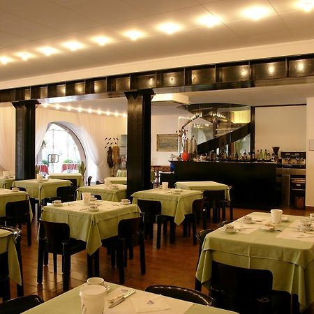 Hotel Piroscafo Desenzano del Garda Ngoại thất bức ảnh