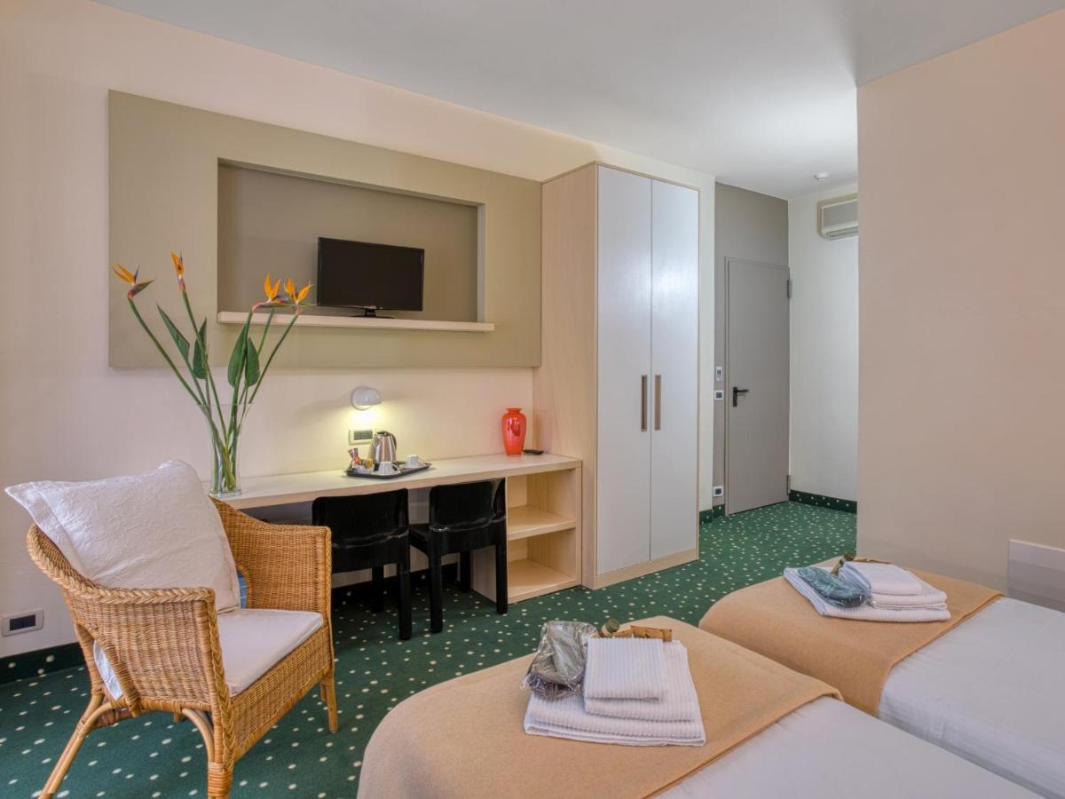 Hotel Piroscafo Desenzano del Garda Ngoại thất bức ảnh